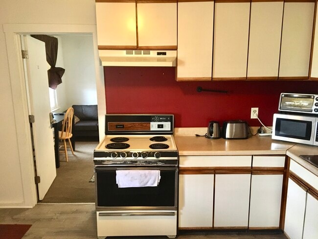 157 Perkins St, Unit 3 in Somerville, MA - Foto de edificio - Building Photo