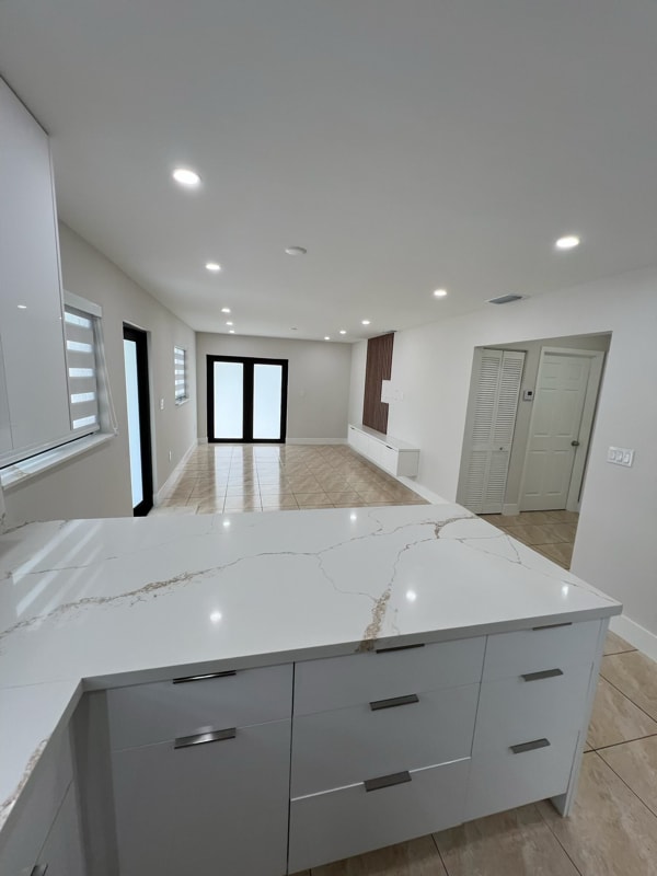 160 E 34th St in Hialeah, FL - Building Photo - Building Photo