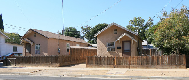 321-323 C St in Patterson, CA - Building Photo - Building Photo