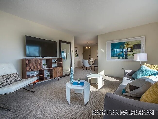 385 Massachusetts Ave