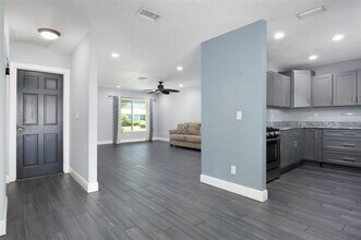 5923 19th St NE in St. Petersburg, FL - Building Photo - Building Photo