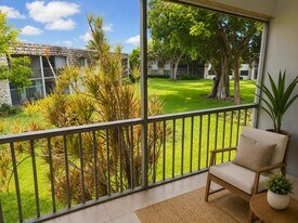 3125 Oakland Shores Dr in Oakland Park, FL - Building Photo