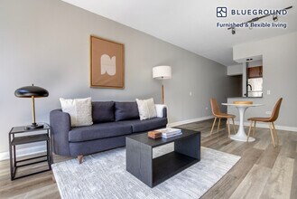 210 N Wells St in Chicago, IL - Building Photo - Building Photo