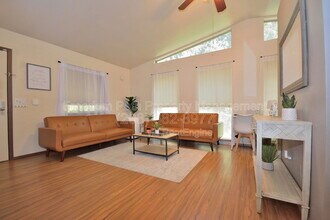 11960 N Government Wy in Hayden, ID - Building Photo - Building Photo