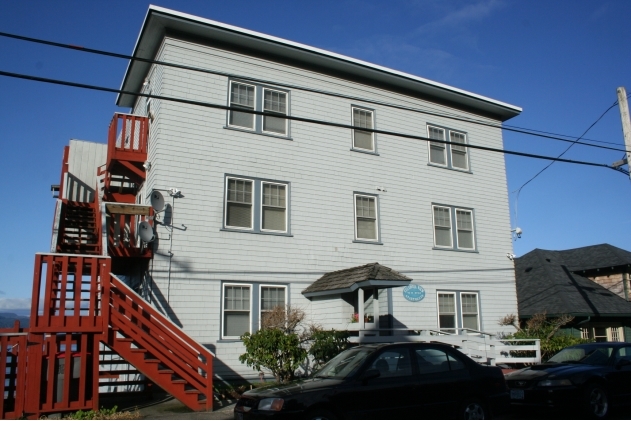 40 W Bond St in Astoria, OR - Foto de edificio