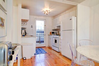38 Pope St in Newport, RI - Building Photo - Building Photo