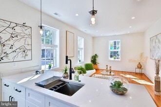 221 S Alfred St in Alexandria, VA - Building Photo - Building Photo