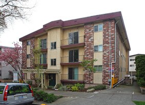 Goss Apartments in Seattle, WA - Building Photo