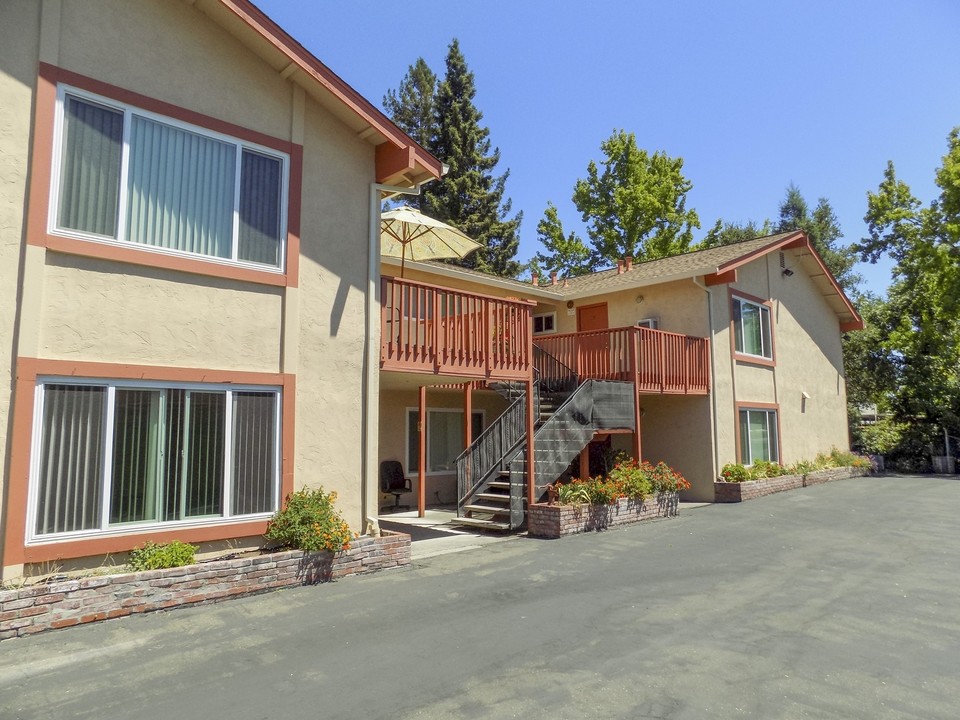 Terry Place Apartments in Santa Rosa, CA - Building Photo