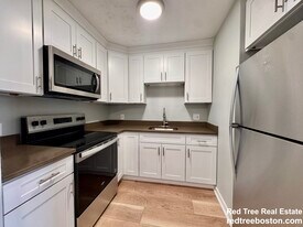 837 River St, Unit 14 in Boston, MA - Building Photo