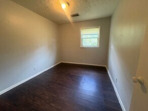 408 W Mahoney Dr in Derby, KS - Building Photo - Building Photo