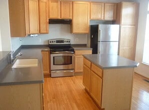 2112 Lockwood Dr in Charlottesville, VA - Foto de edificio - Building Photo