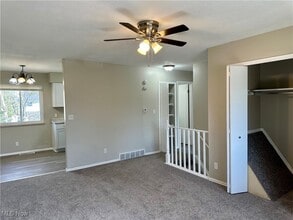 4393 N Norman Dr in Stow, OH - Foto de edificio - Building Photo
