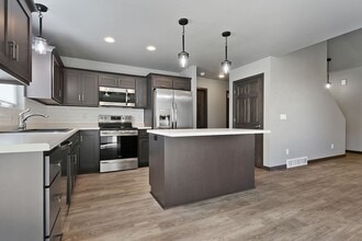 635 Diversity Dr in De Pere, WI - Building Photo - Building Photo