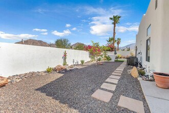 77440 Calle Ensenada in La Quinta, CA - Foto de edificio - Building Photo