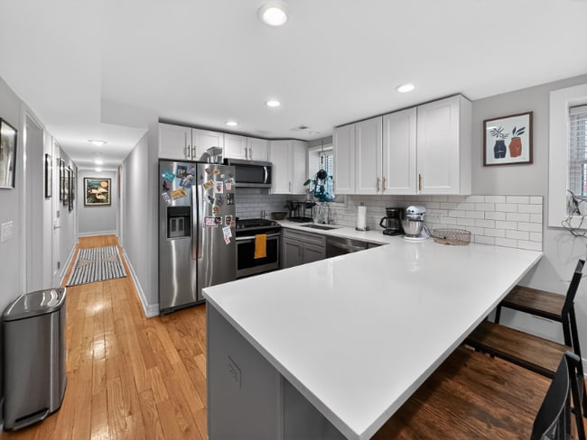 3534 W Wrightwood Ave, Unit G in Chicago, IL - Foto de edificio - Building Photo