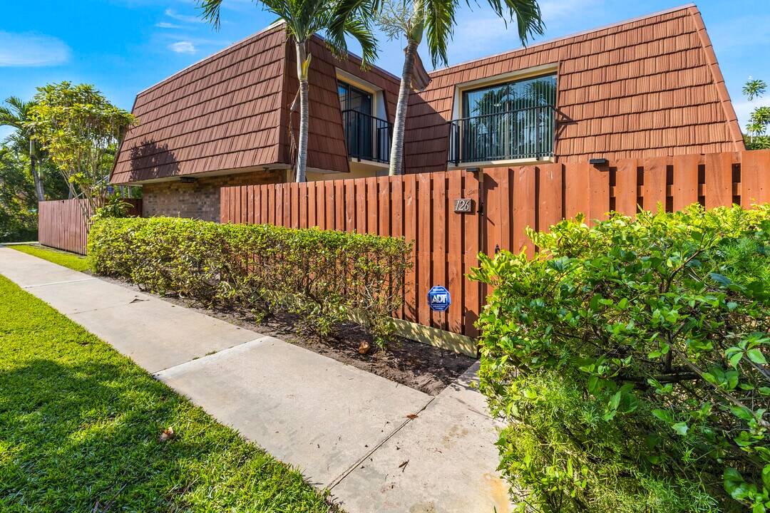 1420 Augusta Cir in Delray Beach, FL - Foto de edificio