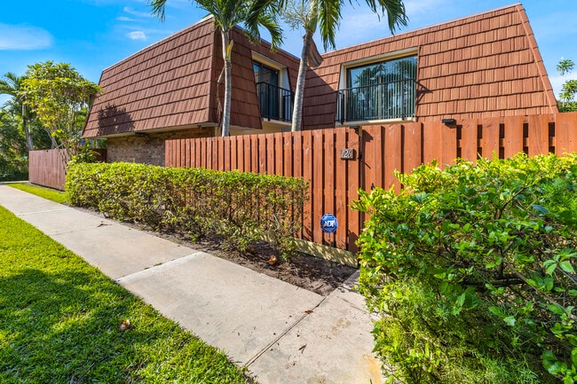 property at 1420 Augusta Cir