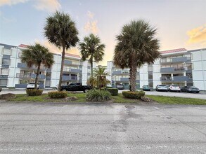 5900 SW 127th Ave in Miami, FL - Building Photo - Building Photo