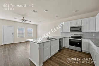 601 Thomas St-Unit -2 in Bonham, TX - Building Photo - Building Photo