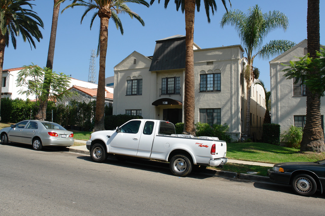 128 Carr Dr in Los Angeles, CA - Building Photo