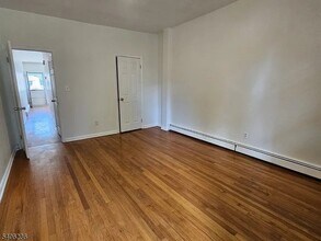 502 Washington Ave, Unit 1 in Belleville, NJ - Foto de edificio - Building Photo