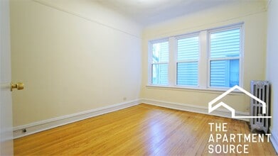 2948 N Albany Ave, Unit 1W in Chicago, IL - Foto de edificio - Building Photo