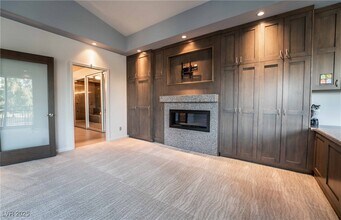 980 Vegas Valley Dr in Las Vegas, NV - Building Photo - Building Photo