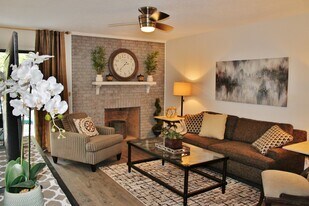 7805 Renaissance Ct in Charlotte, NC - Building Photo