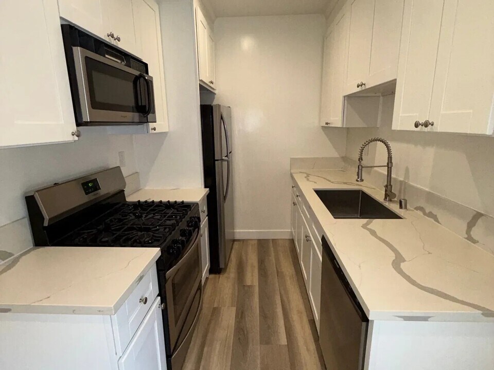 4524 S Slauson Ave in Culver City, CA - Building Photo