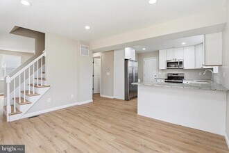 706 Sue Grove Rd in Essex, MD - Building Photo - Building Photo