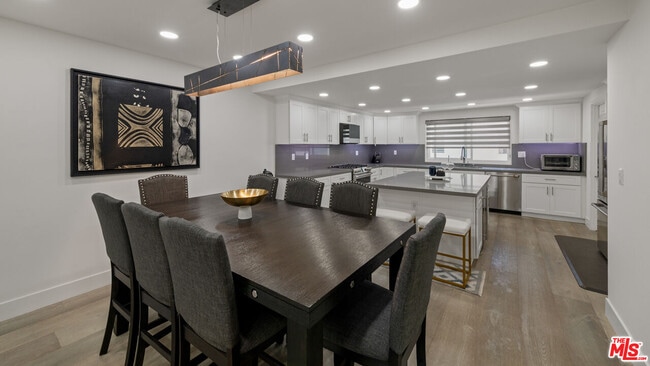13229 Fiji Way in Marina Del Rey, CA - Building Photo - Building Photo