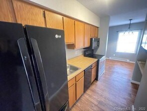 268 Hartford Turnpike in Tolland, CT - Foto de edificio - Building Photo