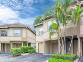 1036 Normandy Trace Rd in Tampa, FL - Building Photo