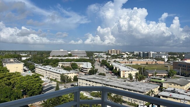 2100 Sans Souci Blvd in North Miami, FL - Building Photo - Building Photo
