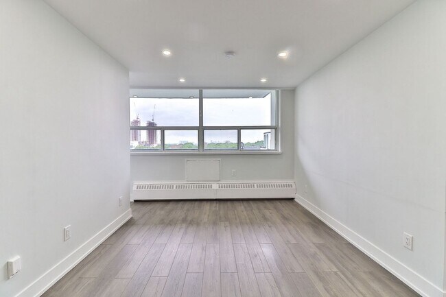 15 Walmer Rd in Toronto, ON - Building Photo - Building Photo