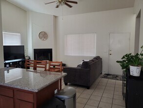1328 E Lee St, Unit 1328 Lee St #1 in Tucson, AZ - Foto de edificio - Building Photo