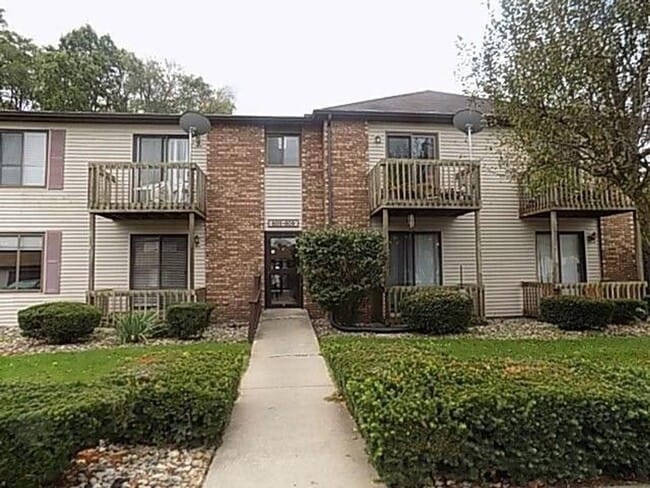 property at 807 Clarinet Blvd E