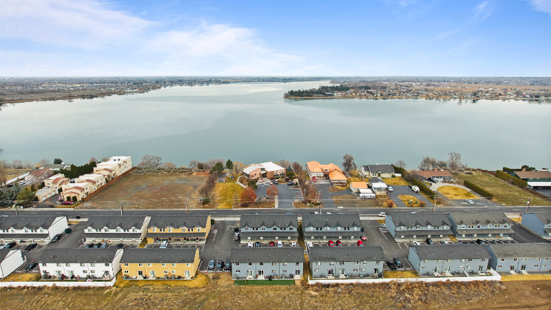 2631 W Marina Dr in Moses Lake, WA - Foto de edificio