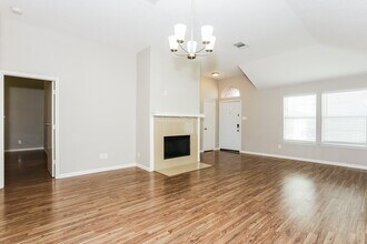 327 Tioga Dr in Arlington, TX - Building Photo - Building Photo