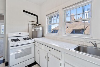 2318 SW Osage St-Unit -2318A in Portland, OR - Building Photo - Building Photo