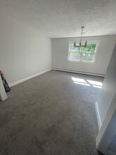 175 Dale St, Unit #2 in Waltham, MA - Foto de edificio - Building Photo