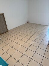 870 SW 129th Pl in Miami, FL - Foto de edificio - Building Photo