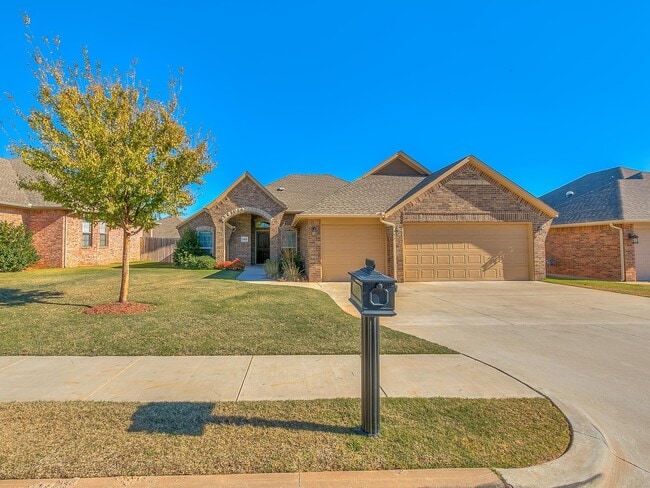 3820 Wickersham Dr in Edmond, OK - Building Photo - Building Photo