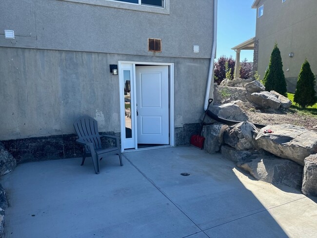 6038 Bayshore Dr in Stansbury Park, UT - Building Photo - Building Photo