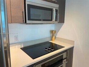 55 SE 6th St, Unit 1400 in Miami, FL - Building Photo - Building Photo