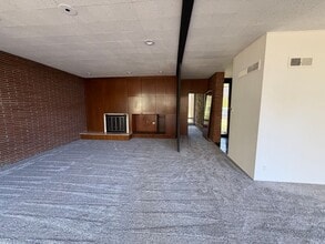 203 E Maitland Ln in New Castle, PA - Building Photo - Building Photo