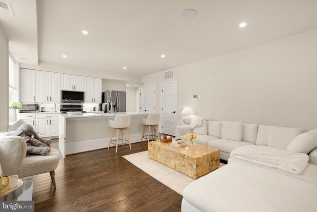 1305 30th St NW in Washington, DC - Building Photo - Building Photo