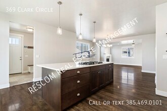 369 Clark Cir in Farmington, UT - Building Photo - Building Photo