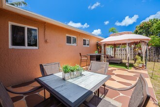 6280 NW 14th Pl in Sunrise, FL - Building Photo - Building Photo